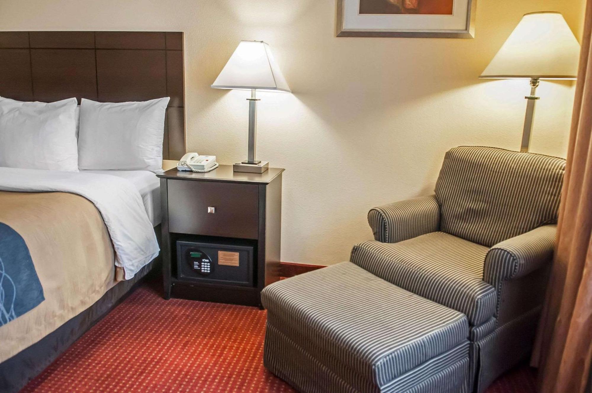 Quality Inn Ріо-Ранчо Екстер'єр фото